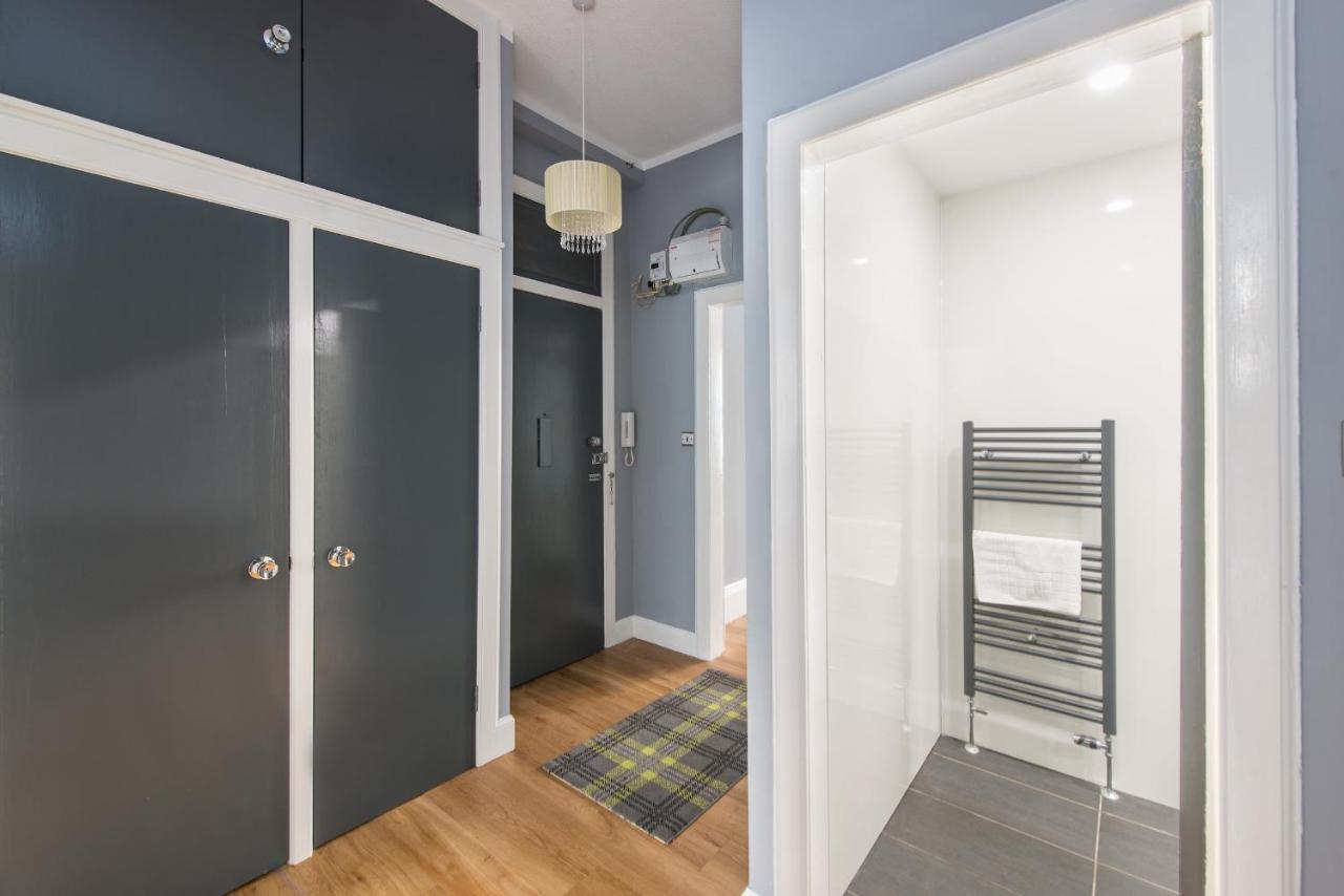 Large 1 bedroom apartment with free parking EDI Buitenkant foto